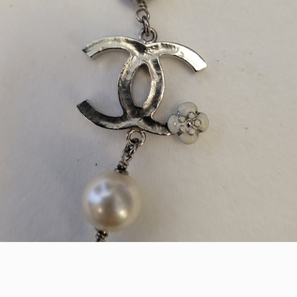 CHANEL Black and Cream Pearl Necklace - Picture 6 of 12